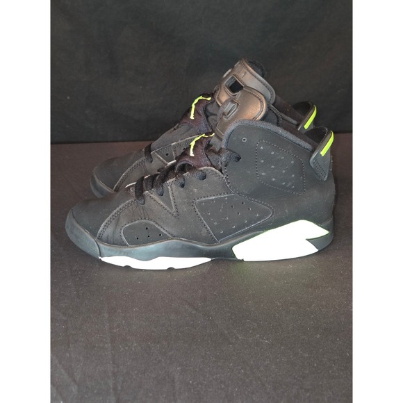 Air Jordan 6 Retro Black Electric Green Youth Sneakers Size 1.5Y - Picture 3 of 8